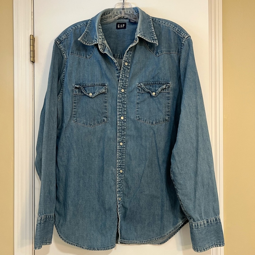 Vintage Gap Button Down Denim Shirt with Mother of Pearl Snaps size Medium